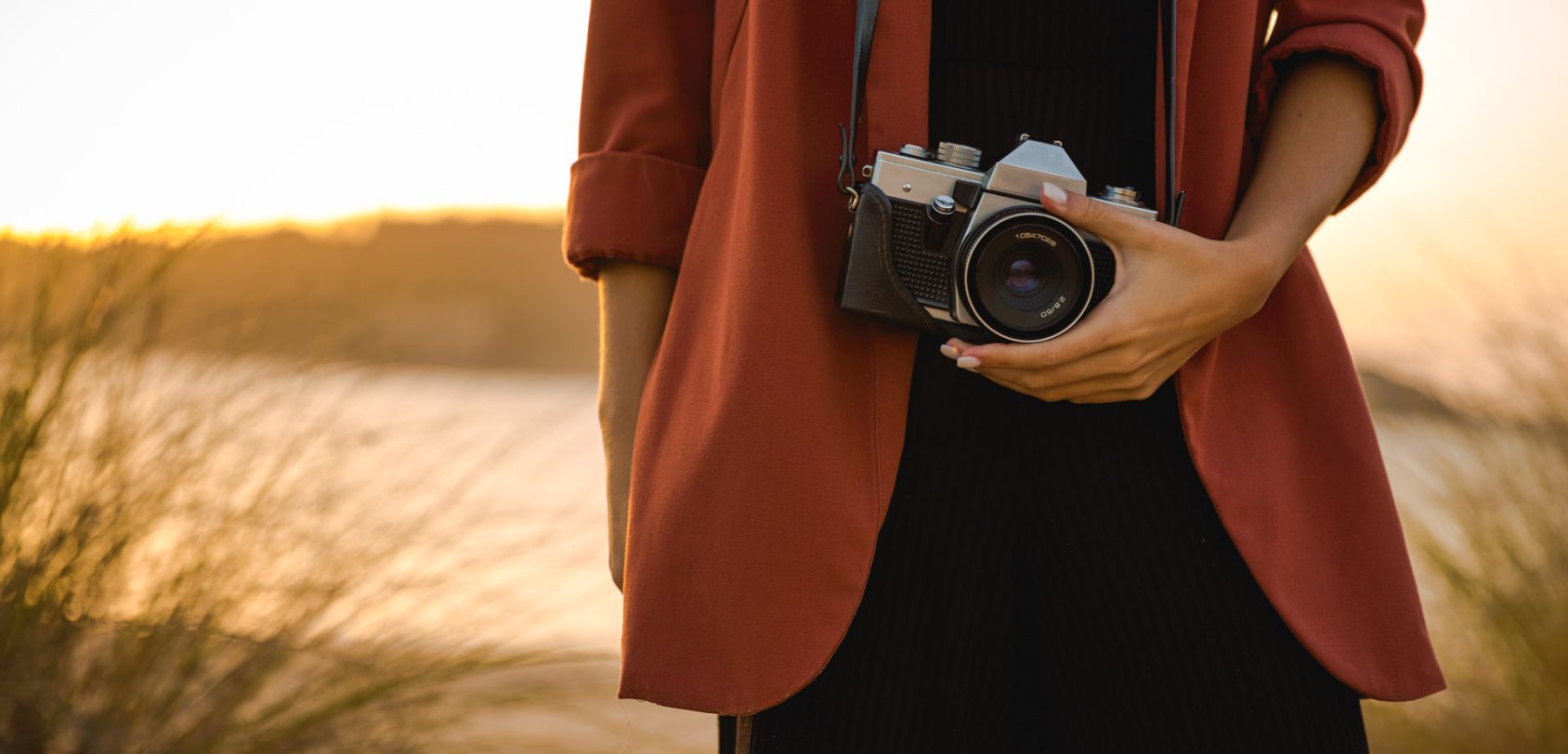 woman-taking-picture-outdoors-PYVS97J.jpg